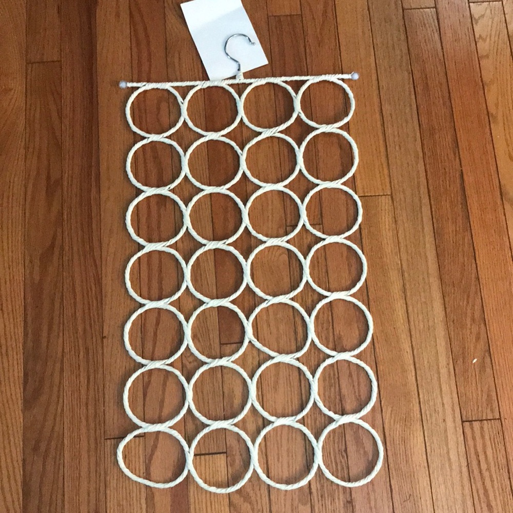 Scarf hanger